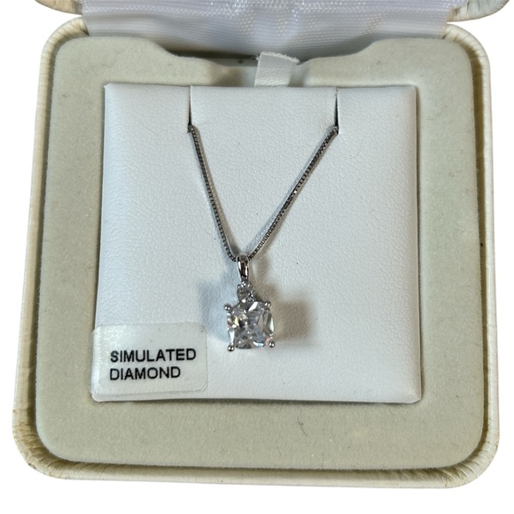 Jewelry - Simulated Diamond necklace - NIB